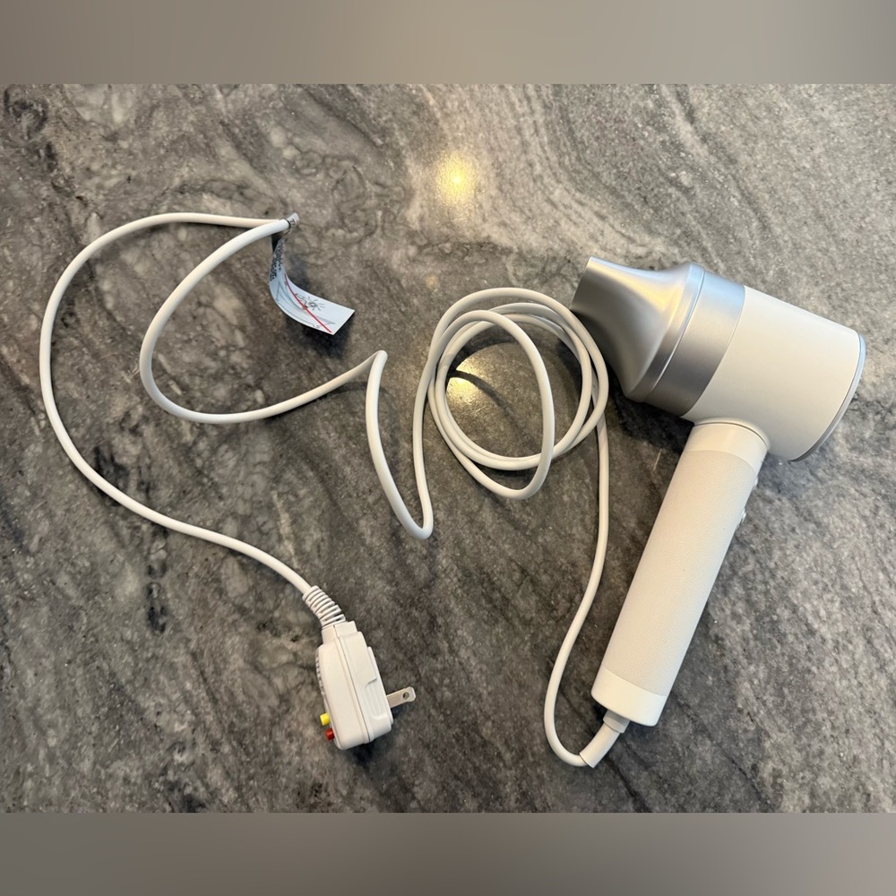 Zuvi Halo Hair Dryer